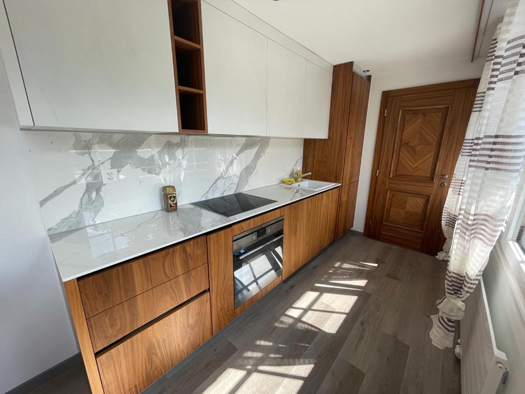 Moderne Einzigartige Wohnung In אלטדורף מראה חיצוני תמונה